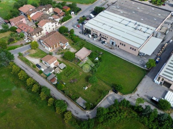 locale commerciale in vendita a Lonato del Garda