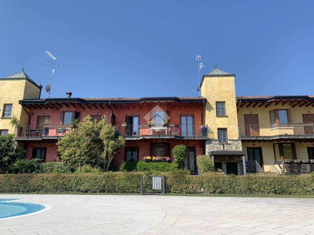 appartamento in vendita a Lonato del Garda in zona Centenaro