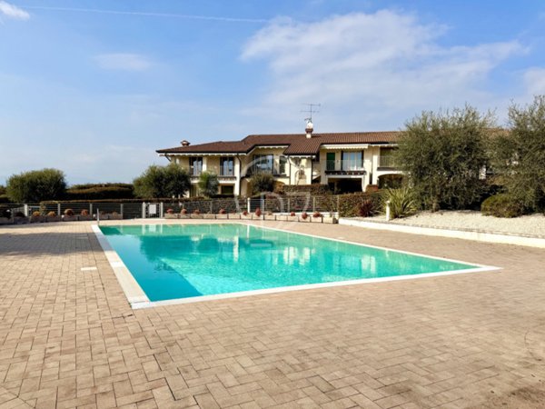 casa indipendente in vendita a Lonato del Garda in zona Sedena