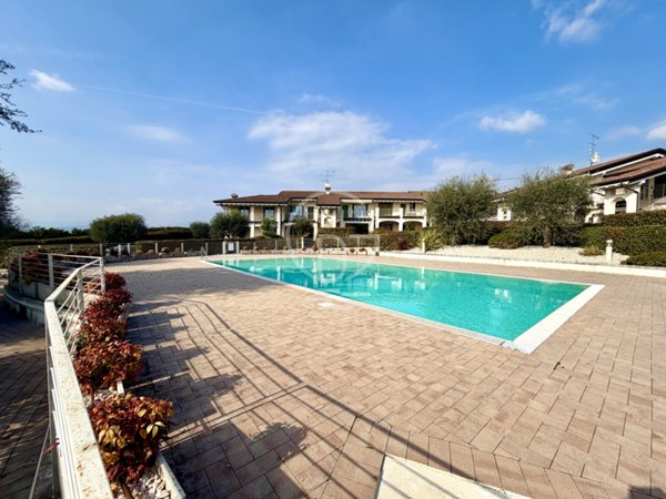 casa indipendente in vendita a Lonato del Garda in zona Sedena