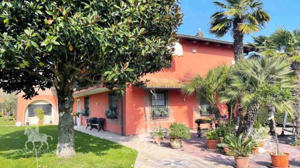 casa indipendente in vendita a Lonato del Garda in zona Lido
