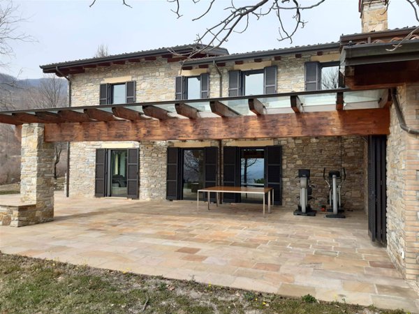 casa indipendente in vendita a Lonato del Garda in zona Bettola
