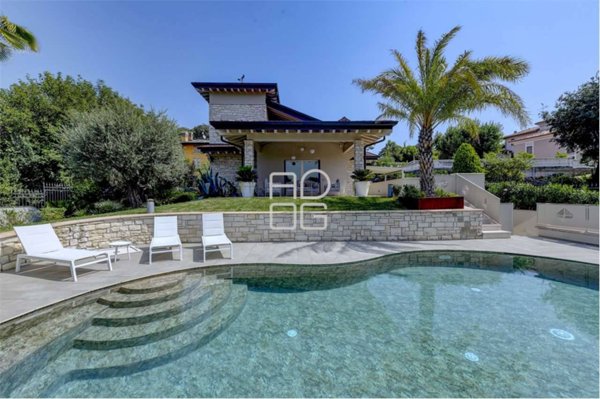 casa indipendente in vendita a Lonato del Garda in zona Lido