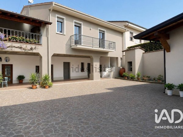 casa indipendente in vendita a Lonato del Garda