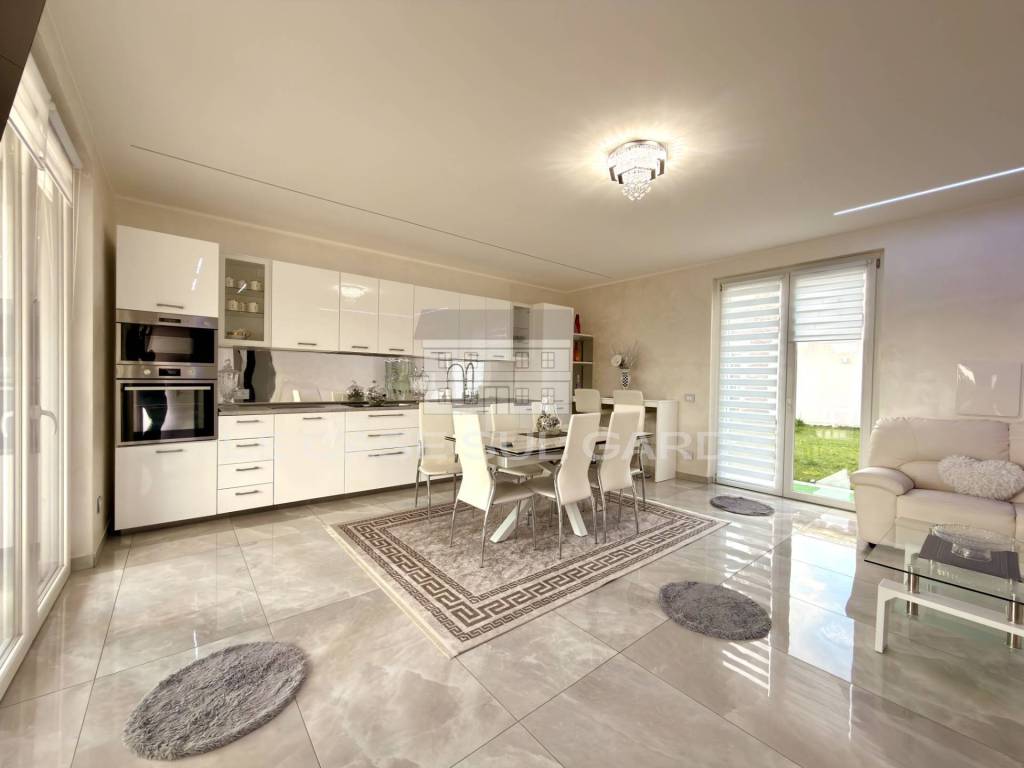 casa indipendente in vendita a Lonato del Garda