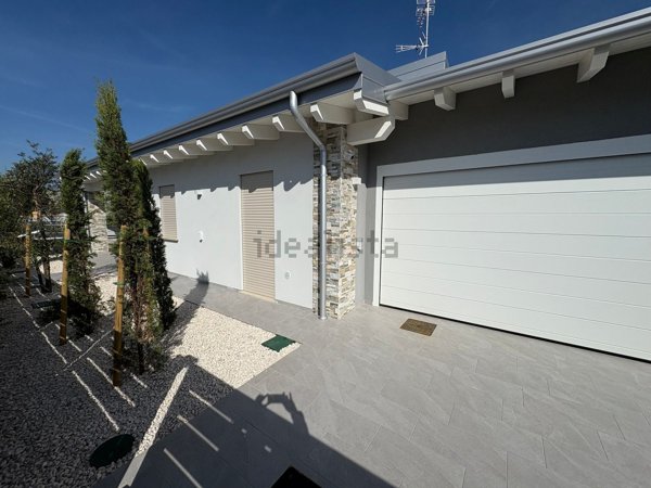casa indipendente in vendita a Lonato del Garda