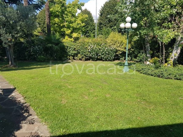 casa indipendente in vendita a Lonato del Garda