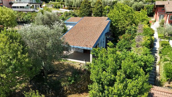 casa indipendente in vendita a Lonato del Garda in zona Barcuzzi