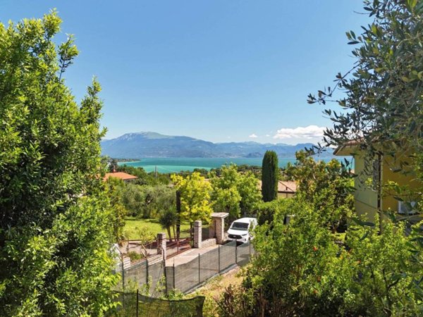 casa indipendente in vendita a Lonato del Garda in zona Barcuzzi