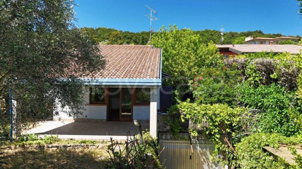 casa indipendente in vendita a Lonato del Garda in zona Barcuzzi