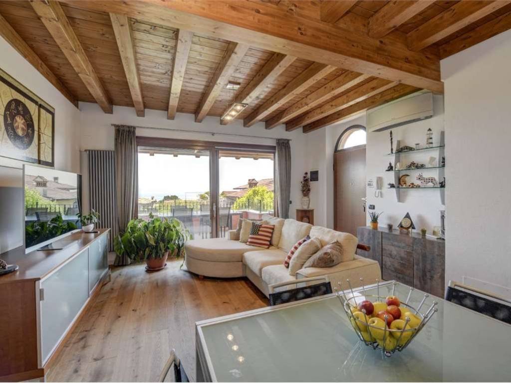 casa indipendente in vendita a Lonato del Garda in zona Barcuzzi