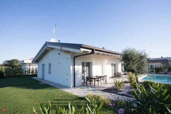 casa indipendente in vendita a Lonato del Garda in zona Lido