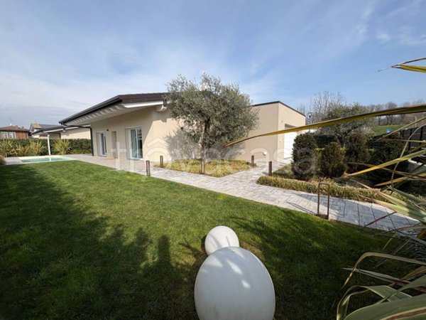 casa indipendente in vendita a Lonato del Garda