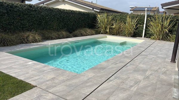 casa indipendente in vendita a Lonato del Garda in zona Salera