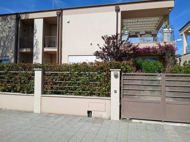 casa indipendente in vendita a Lonato del Garda in zona Lido