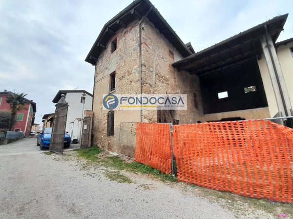 casa indipendente in vendita a Lonato del Garda in zona Esenta