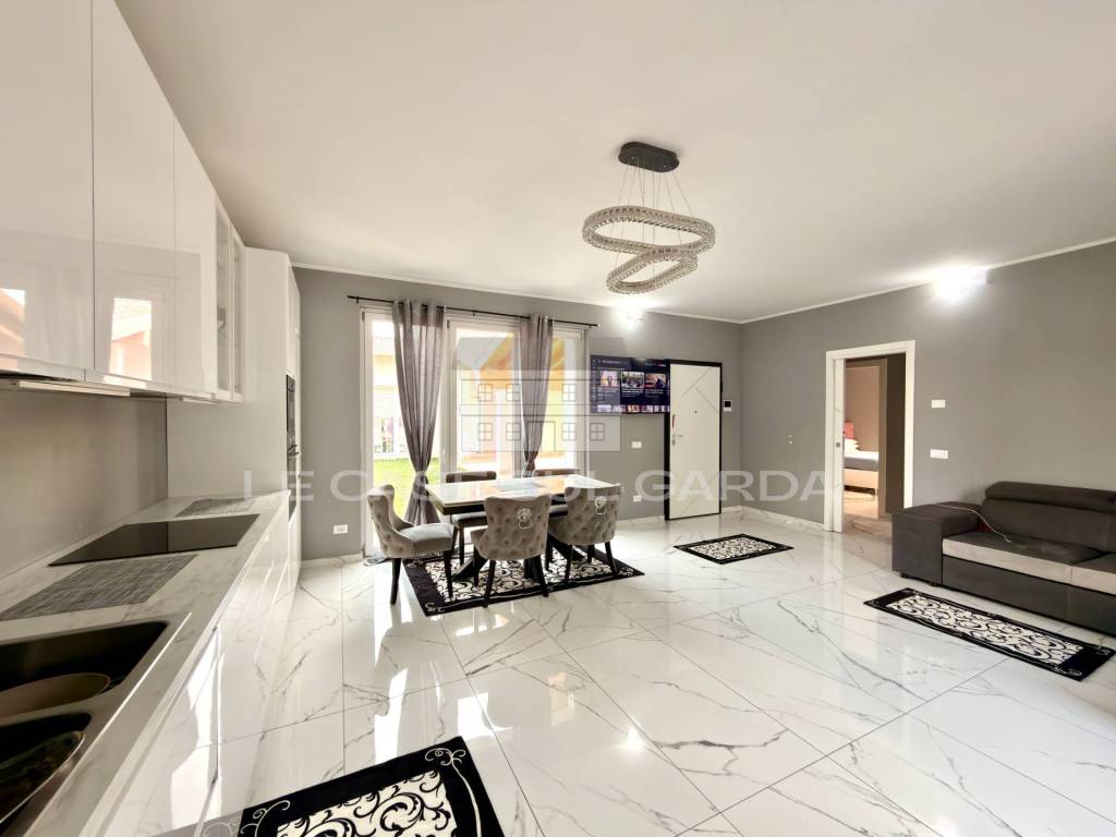 casa indipendente in vendita a Lonato del Garda in zona San Polo