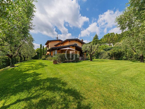 casa indipendente in vendita a Lonato del Garda in zona Barcuzzi