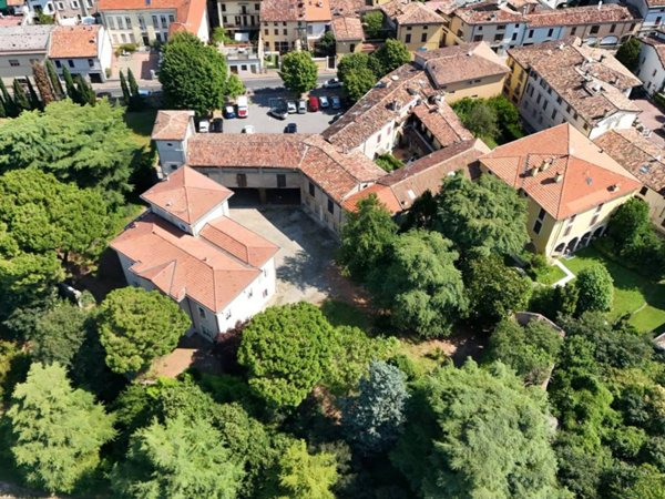 casa indipendente in vendita a Lonato del Garda