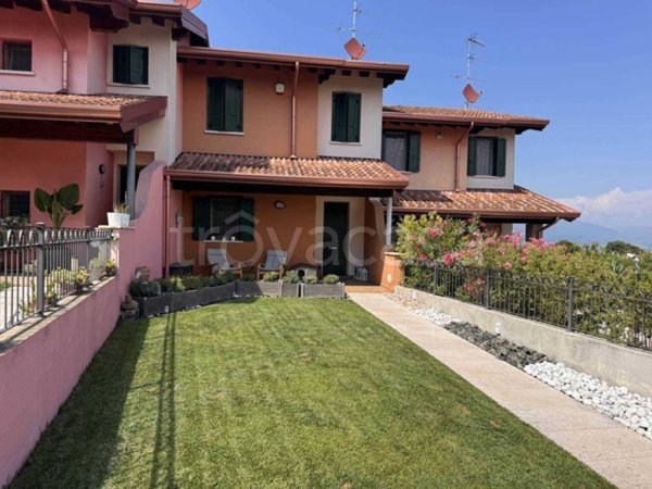 casa indipendente in vendita a Lonato del Garda in zona Barcuzzi