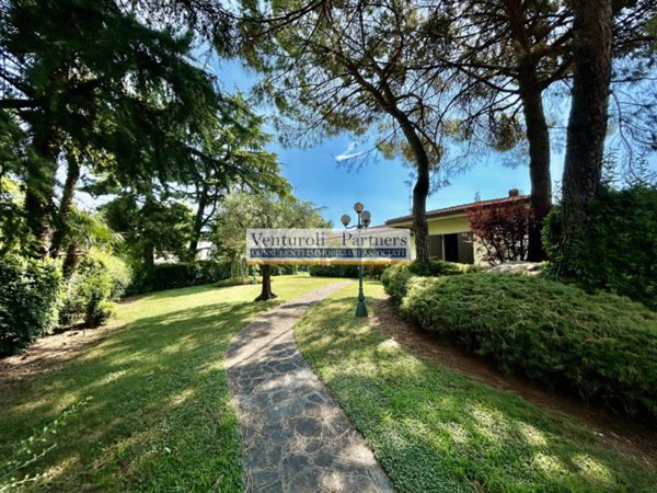 casa indipendente in vendita a Lonato del Garda