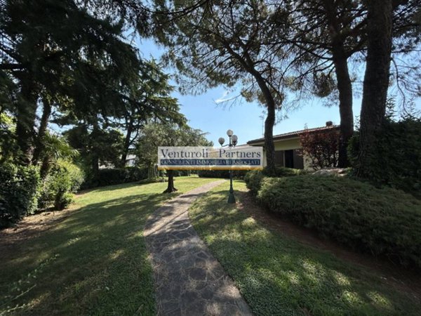 casa indipendente in vendita a Lonato del Garda