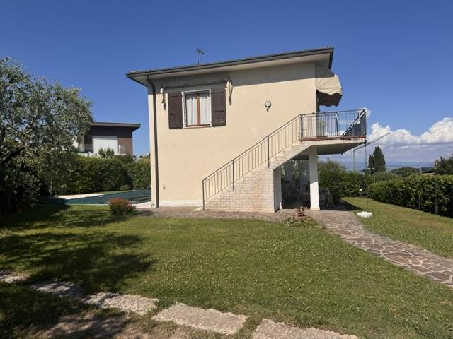 casa indipendente in vendita a Lonato del Garda in zona Barcuzzi
