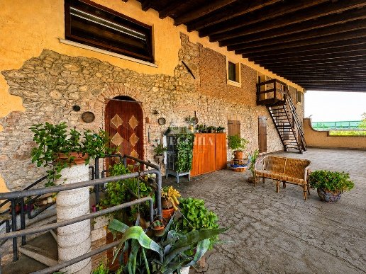 casa indipendente in vendita a Lonato del Garda