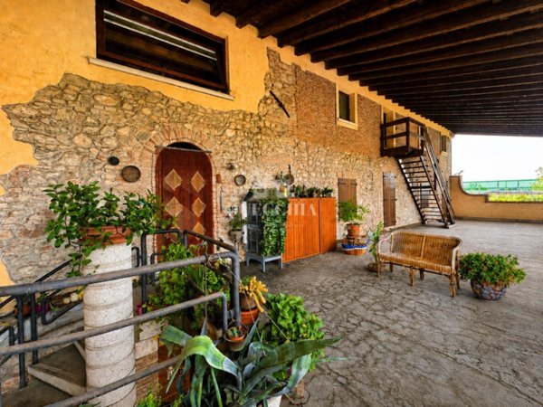 casa indipendente in vendita a Lonato del Garda