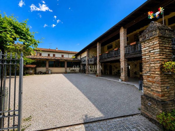 casa indipendente in vendita a Lonato del Garda