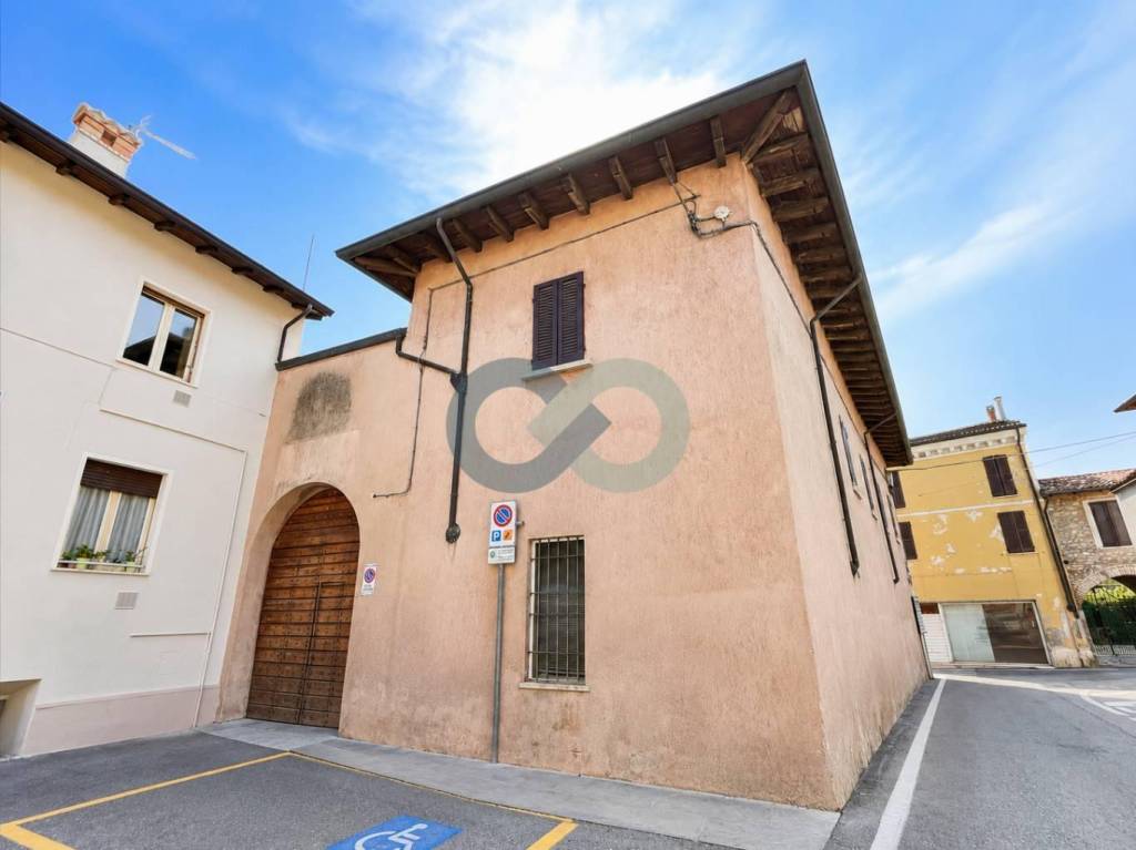 casa indipendente in vendita a Lonato del Garda