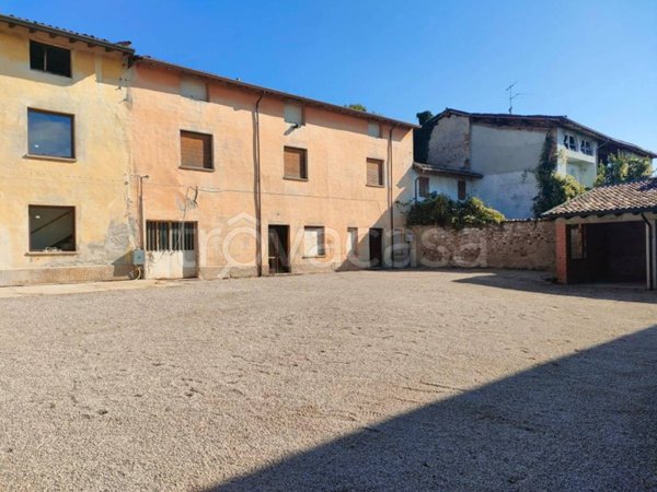 casale in vendita a Lonato del Garda in zona Esenta