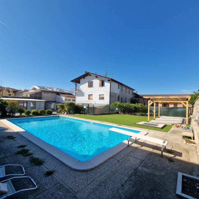 appartamento in vendita a Lonato del Garda in zona Lido