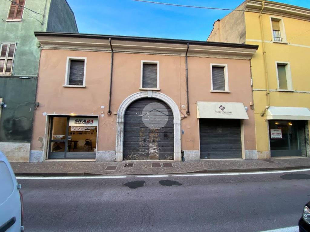 casa indipendente in vendita a Lonato del Garda in zona Lido