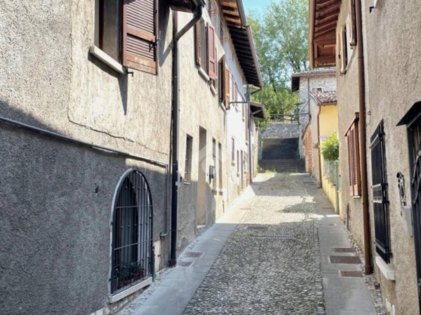 casa indipendente in vendita a Lonato del Garda in zona Lido