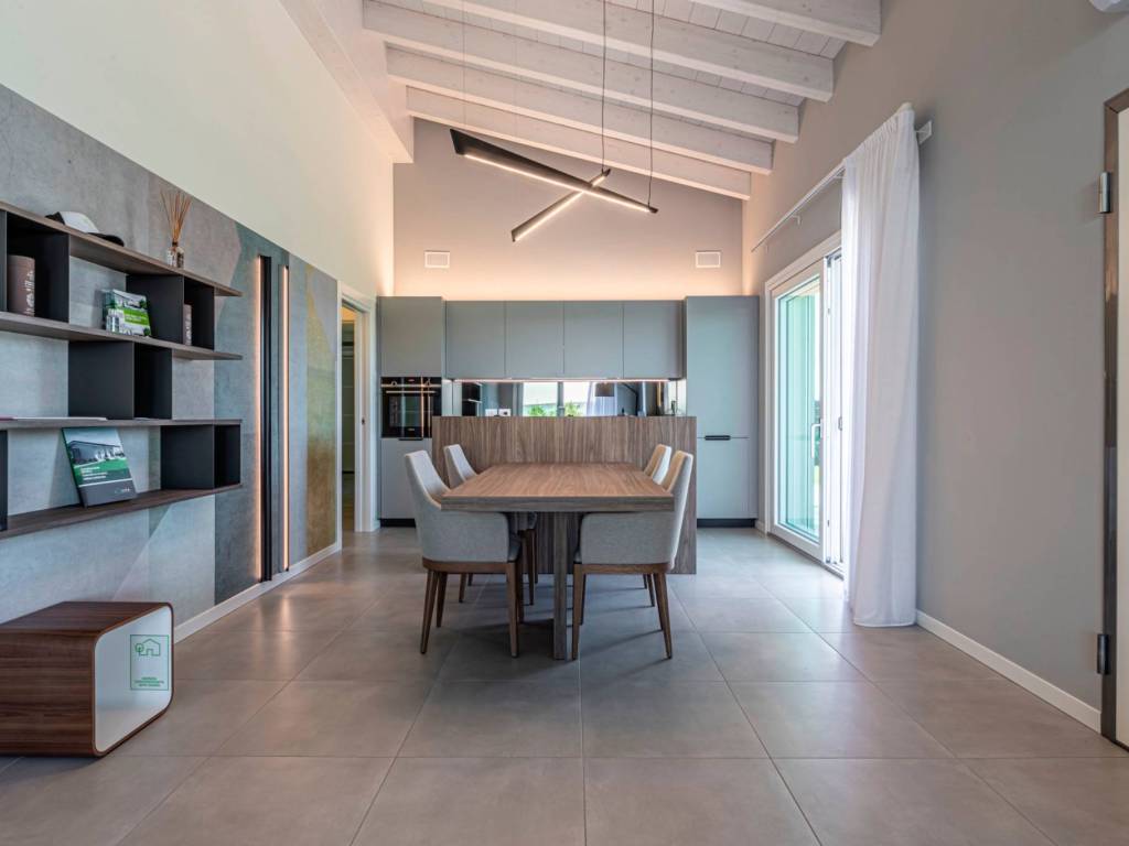 casa indipendente in vendita a Lonato del Garda