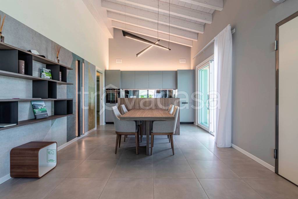casa indipendente in vendita a Lonato del Garda