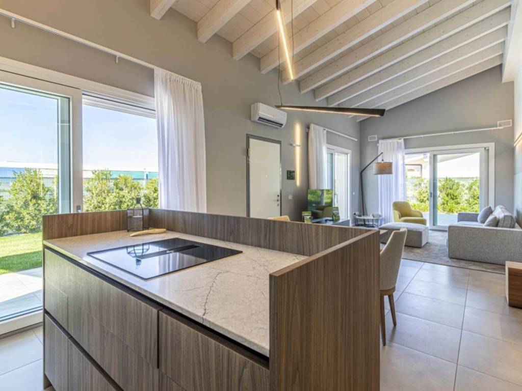 casa indipendente in vendita a Lonato del Garda in zona Lido