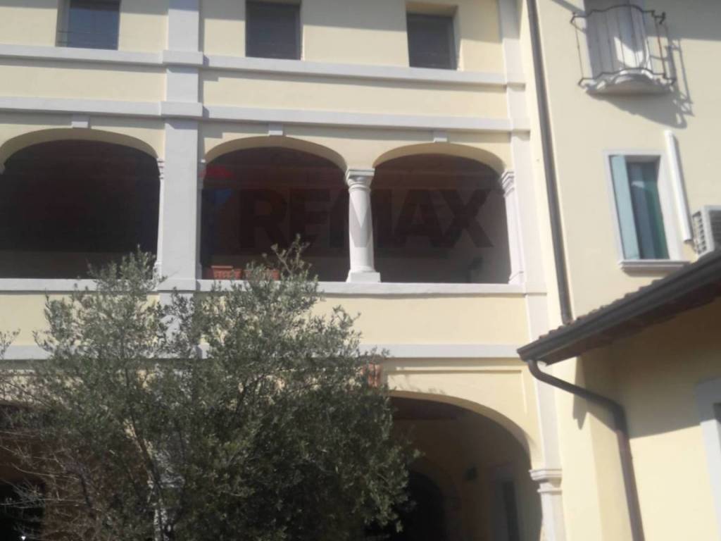 appartamento in vendita a Lonato del Garda in zona Esenta