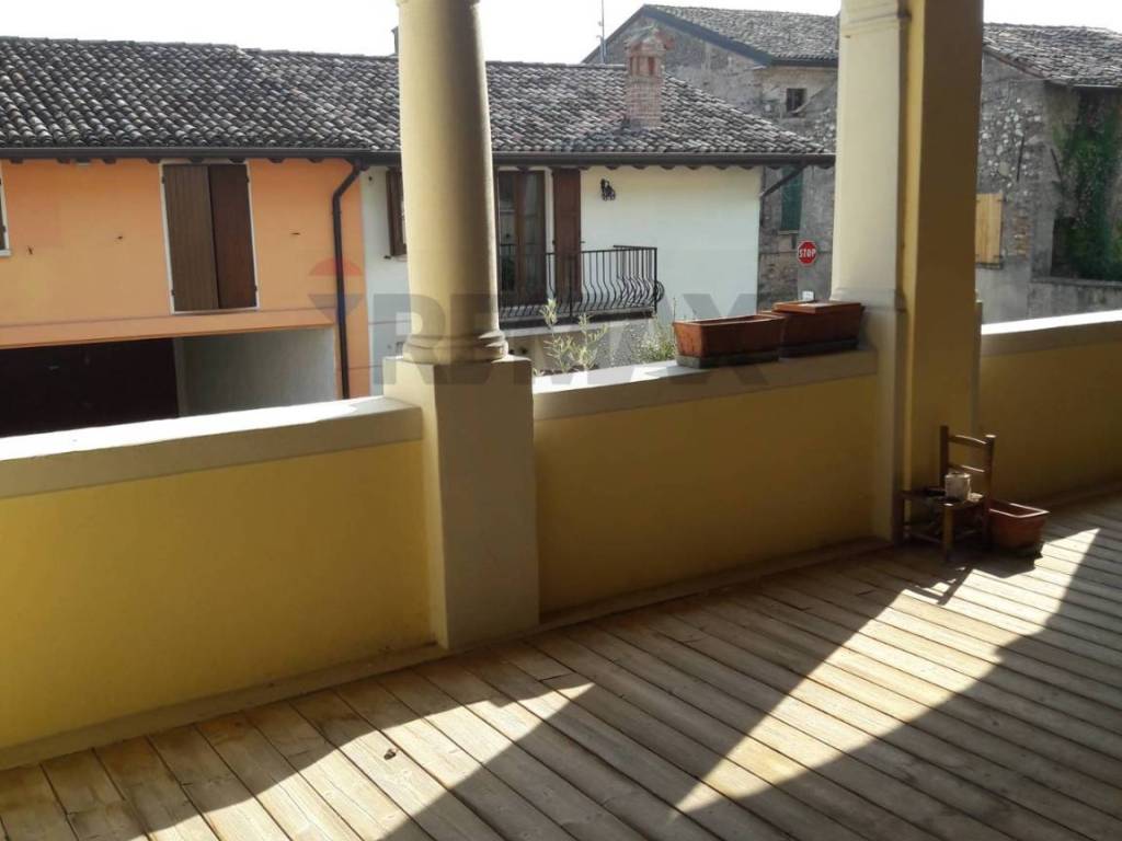 casa indipendente in vendita a Lonato del Garda in zona Esenta