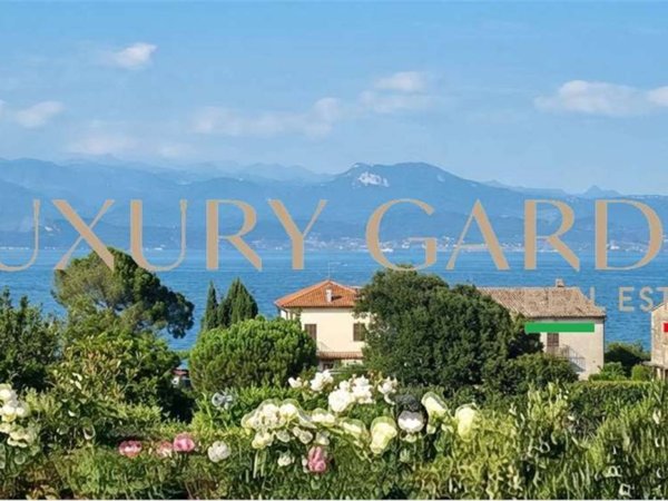 casa indipendente in vendita a Lonato del Garda in zona Barcuzzi