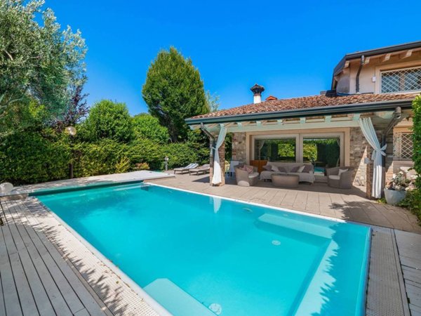 casa indipendente in vendita a Lonato del Garda