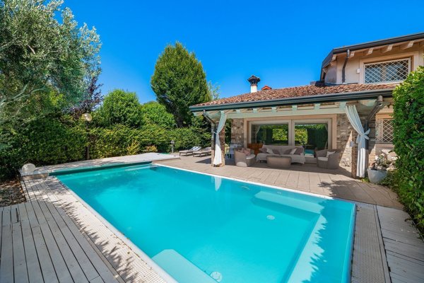 casa indipendente in vendita a Lonato del Garda