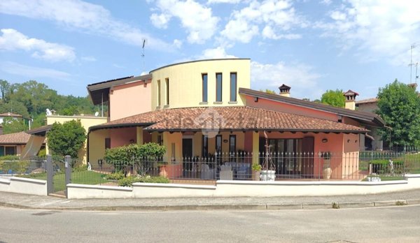 casa indipendente in vendita a Lonato del Garda in zona Esenta
