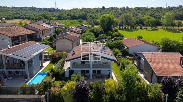 casa indipendente in vendita a Lonato del Garda in zona Esenta