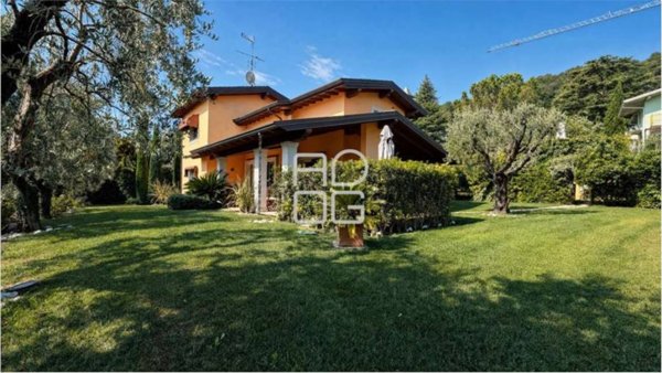 casa indipendente in vendita a Lonato del Garda in zona Barcuzzi