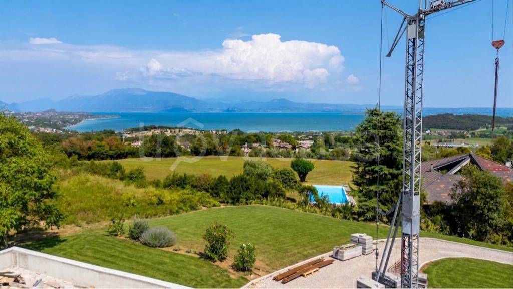 casa indipendente in vendita a Lonato del Garda in zona Barcuzzi