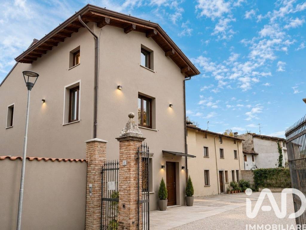 casa indipendente in vendita a Lonato del Garda
