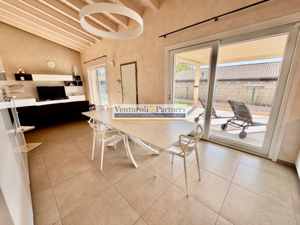casa indipendente in vendita a Lonato del Garda in zona Centenaro
