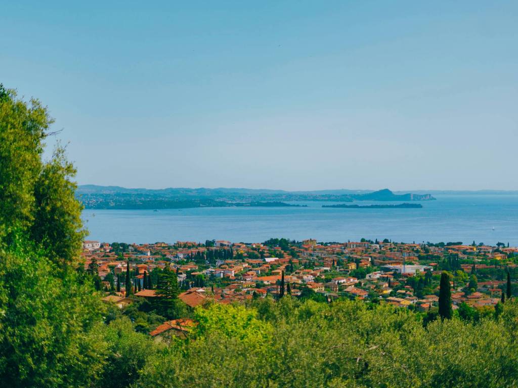 casa indipendente in vendita a Lonato del Garda in zona Barcuzzi
